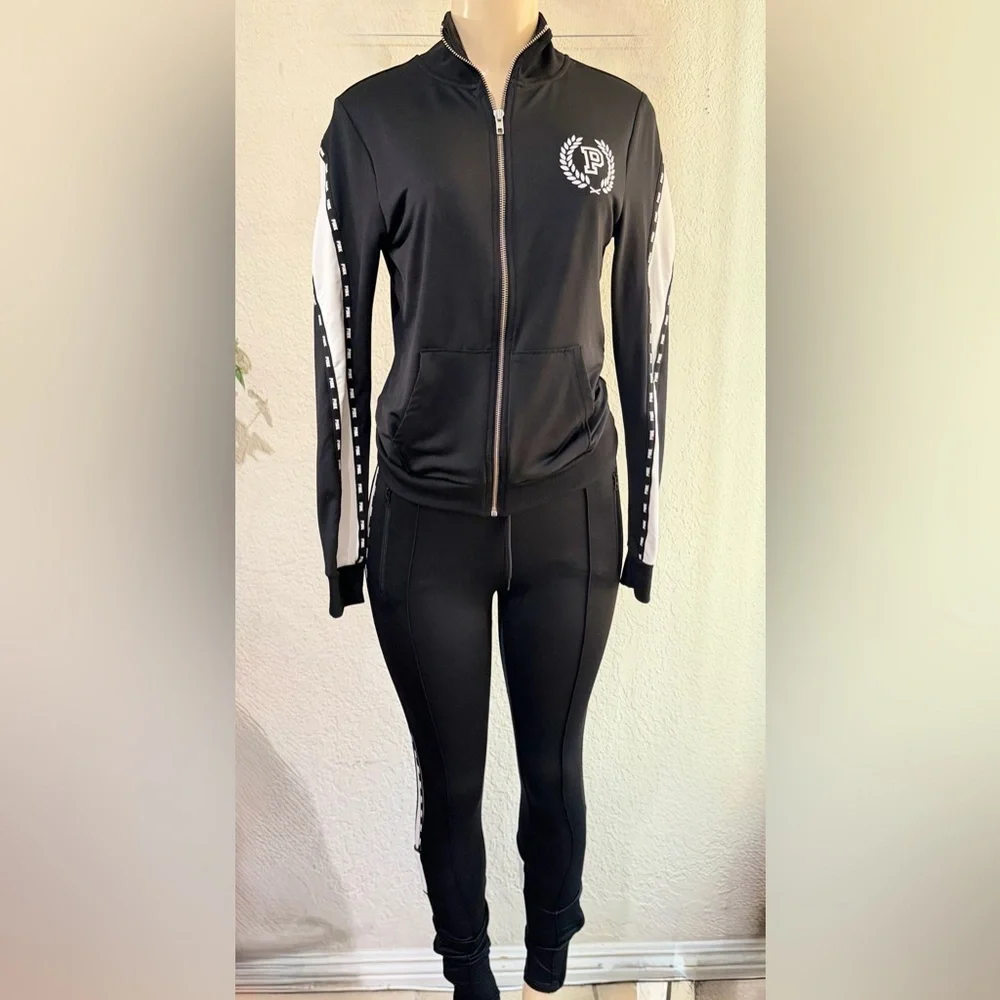 Pink Victoria secret Women’s outfit size XS like new Conditon black & white - Picture 3 of 16